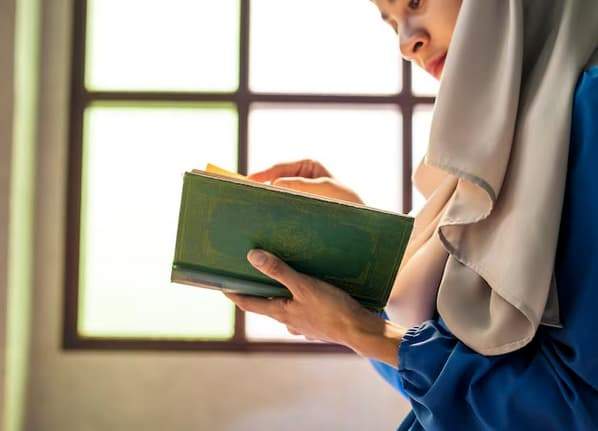 A Muslim reads the Quran and remembers God to strengthen his faith after supplication.